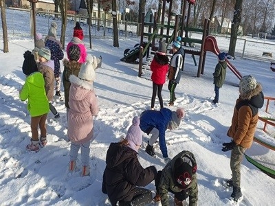 Zabawy na śniegu w Radwankach 2023