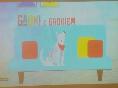 grupa dzieci przedszkoln0ych podczas zajęć o bezpieczeństwie dzieci