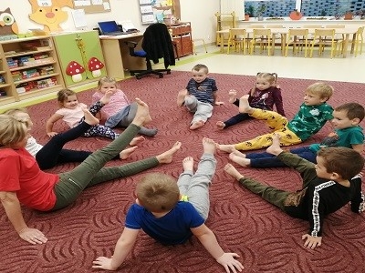 grupa dzieci sensoryka